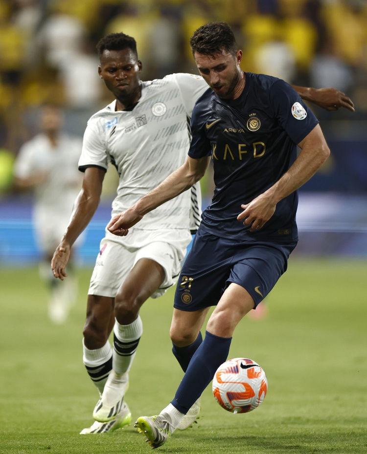 pg模拟器在线-科莫将拉波尔特列入后防引援候选名单