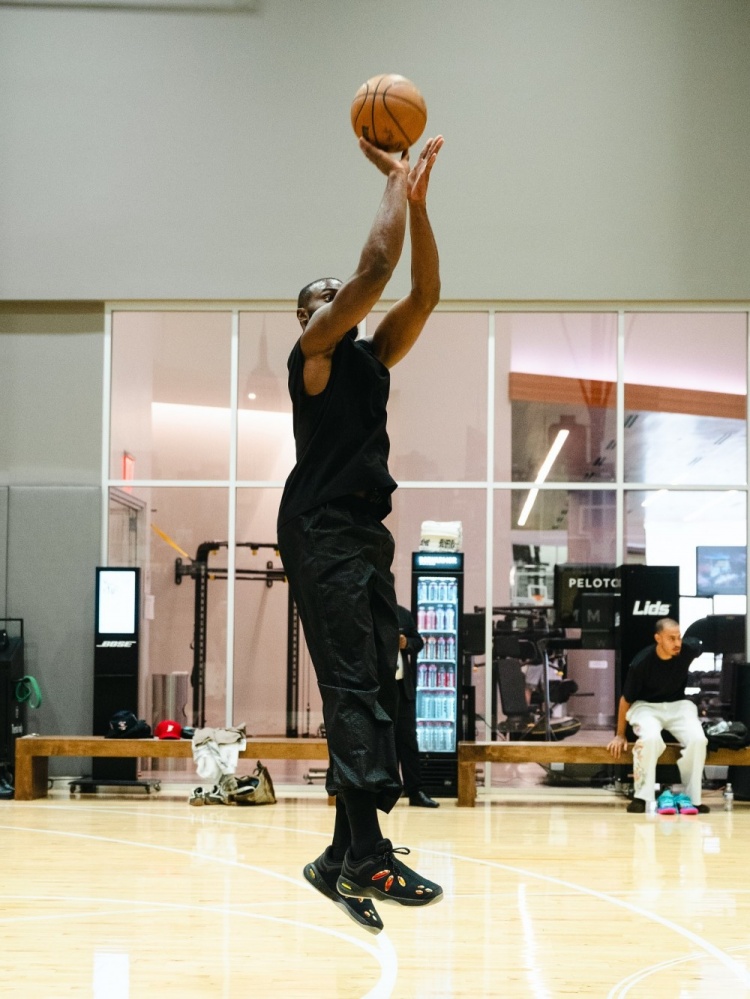 pg模拟器-马不停蹄！杰伦-布朗结束中国行 返美一下飞机就奔赴球馆训练