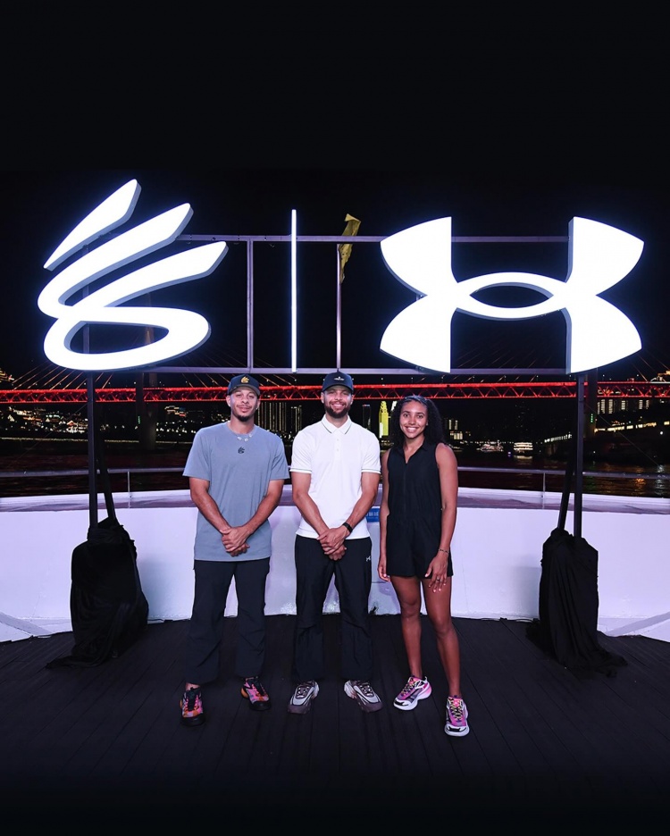 pg-赛斯-库里：在中国感受到的爱与热情是无与伦比的 谢谢你重庆🏀