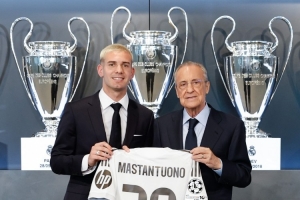 马斯坦托诺谈首训：很最好的球员一起踢球会让你变得更好